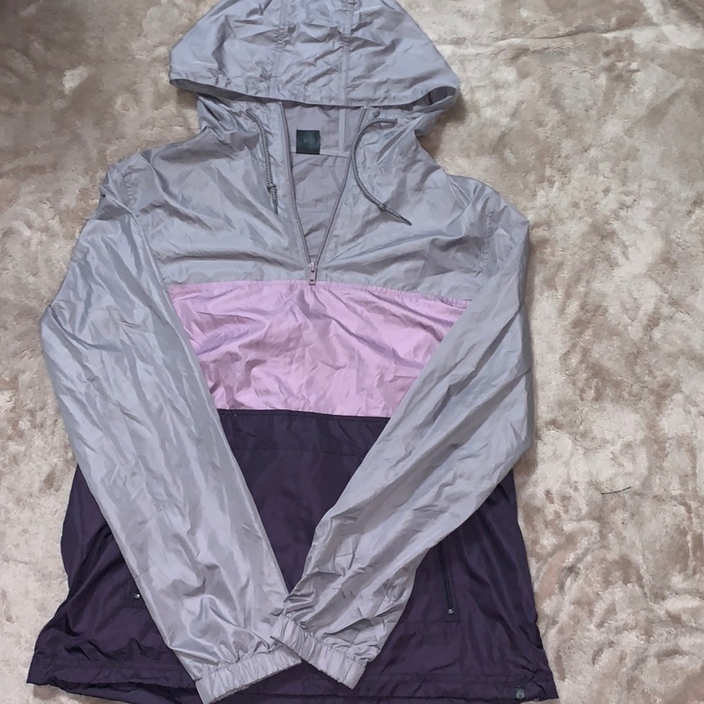 Medium wind breaker